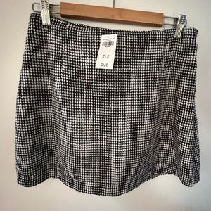 ABERCROMBIE SIZE M KNIT SKORT (BRAND NEW!)